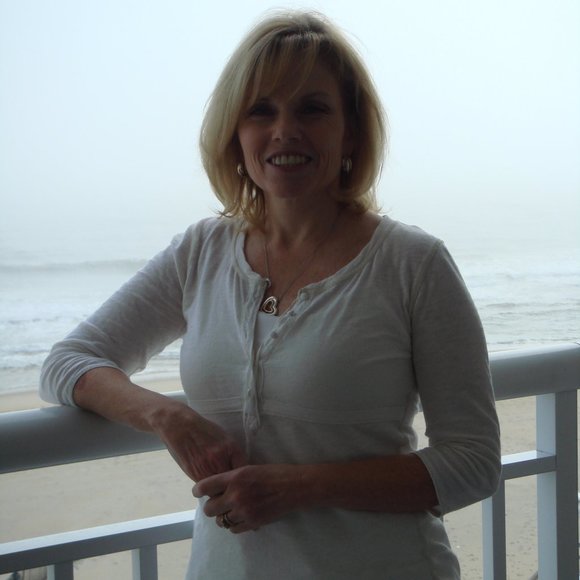Meet your Posher, Erla Mary